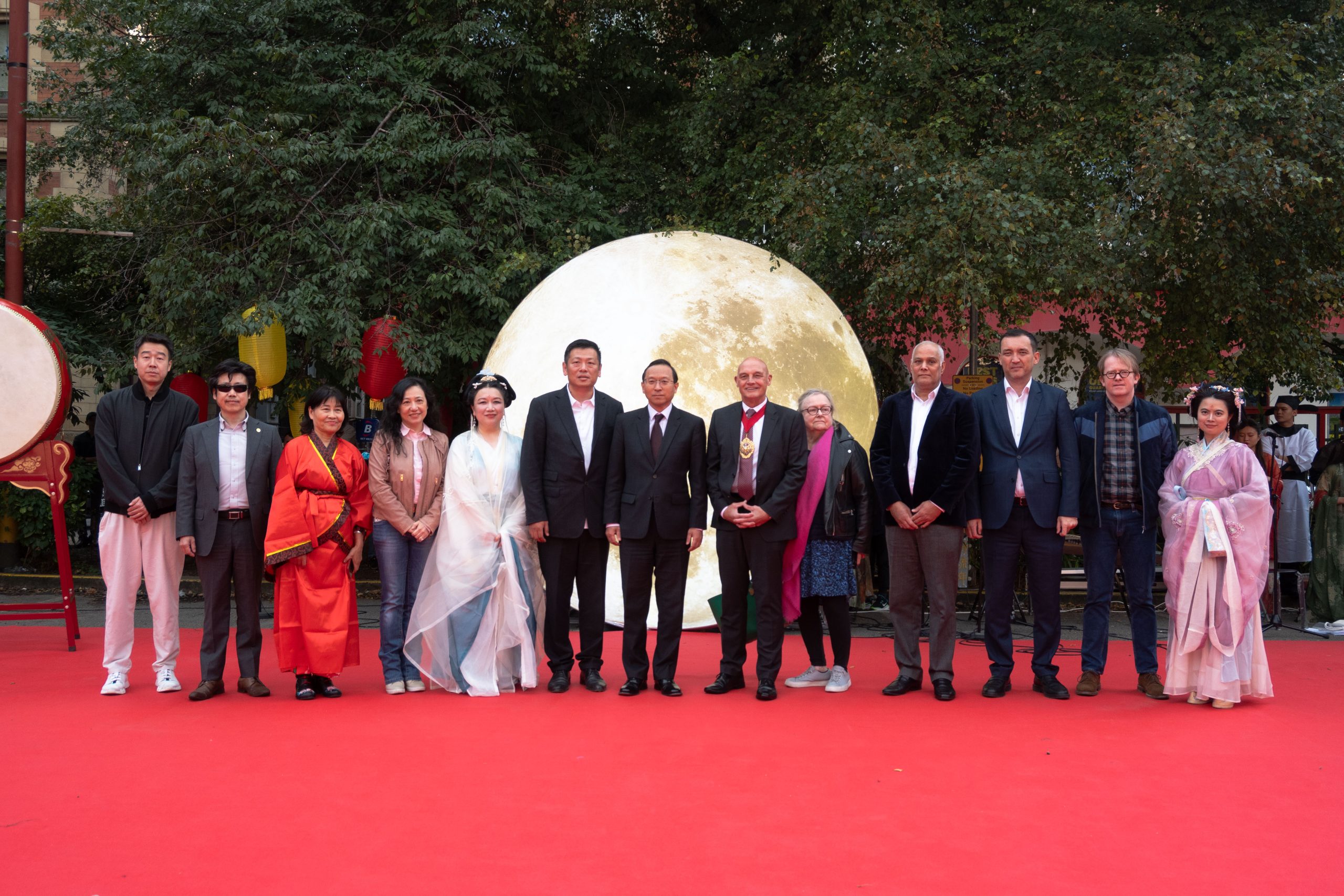 媒体聚焦|2024英国曼城中秋游园会上央视新闻联播啦！ - 飞鸟国际